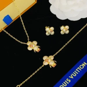Unique Jewelry Set With Golden Flowers
