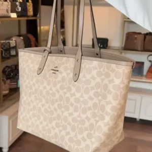 Coach Thin Reversible Shoulder Handbags