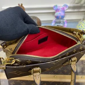 LV ONTHEGO Monogram East West Bag - Image 7