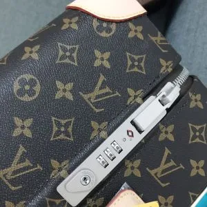 LV Horizon Monogram Luggage - Image 5