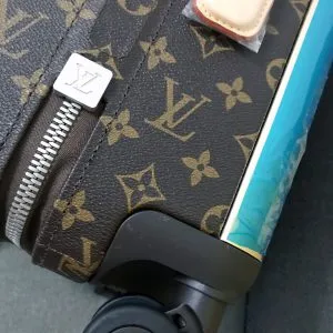 LV Horizon Monogram Luggage - Image 6
